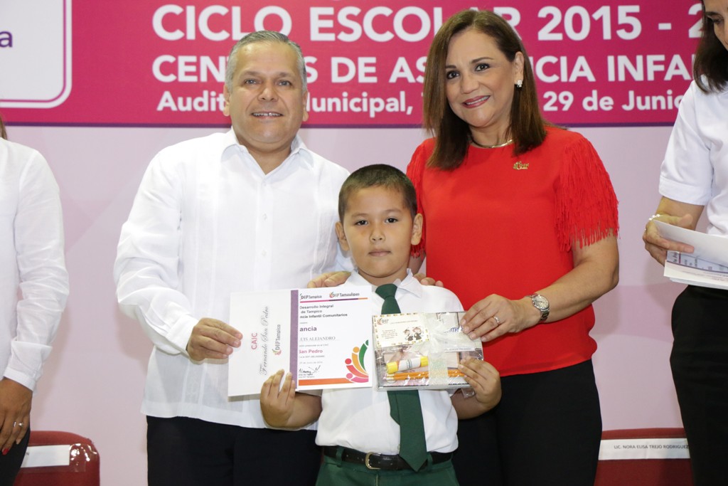 Preside Silvia Alcaraz de Torres ceremonia de fin de cursos de CAICS