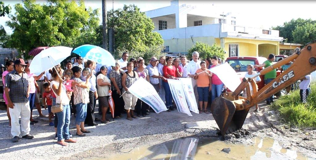 Inicia alcalde JLHC construcción de red de drenaje pluvial y sanitario Inicia alcalde JLHC construcción de red de drenaje pluvial y sanitario