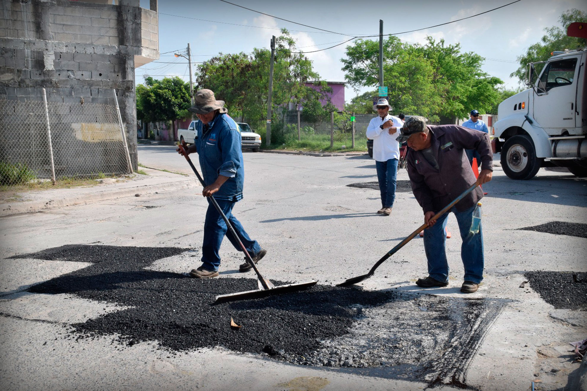 Gobierno de Lety Salazar implementa operativo intensivo de bacheo y restauración de calles Gobierno de Lety Salazar implementa operativo intensivo de bacheo y restauración de calles