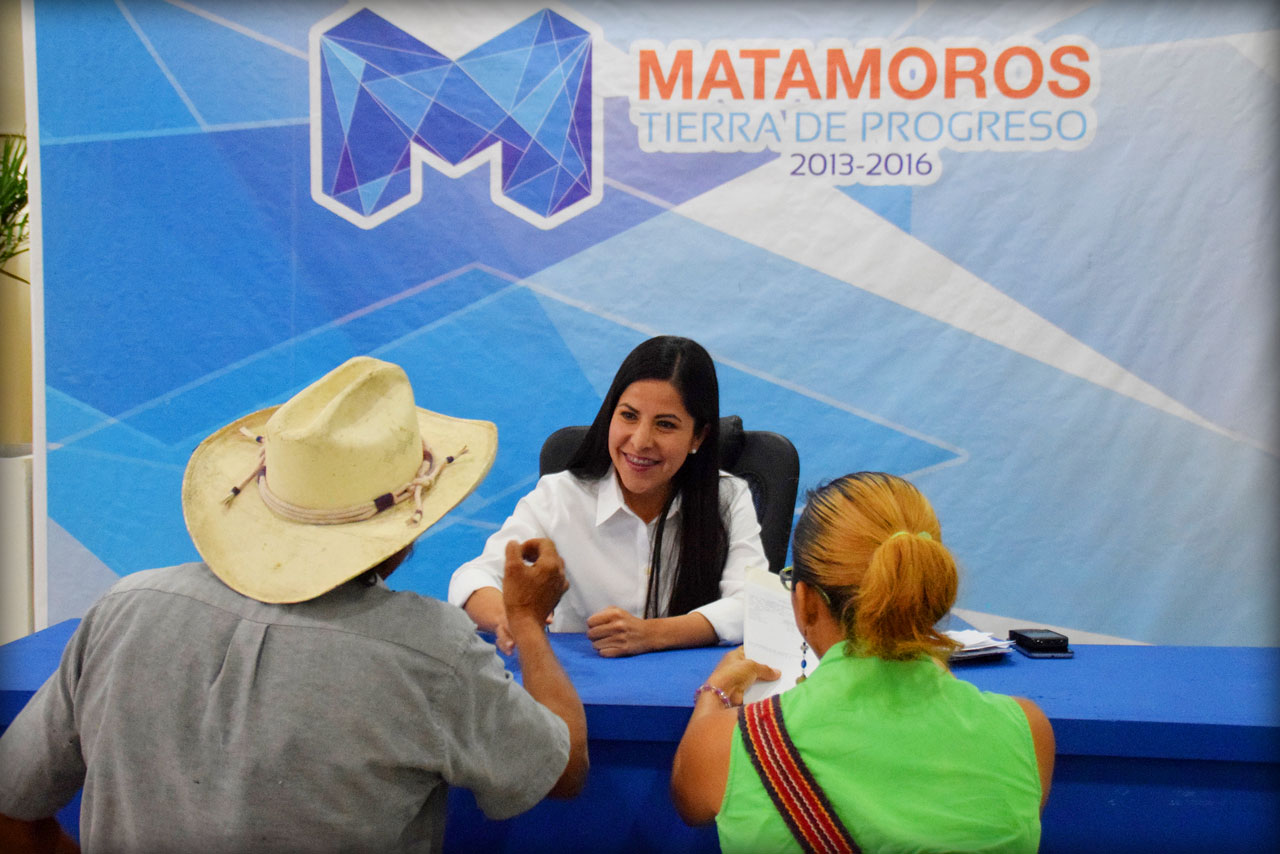 Ayuda Lety Salazar a familias a saldar adeudos con el Municipio Ayuda Lety Salazar a familias a saldar adeudos con el Municipio