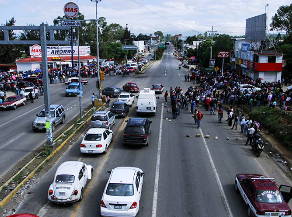 CNTE reactiva más de bloqueos en carreteras de Oaxaca