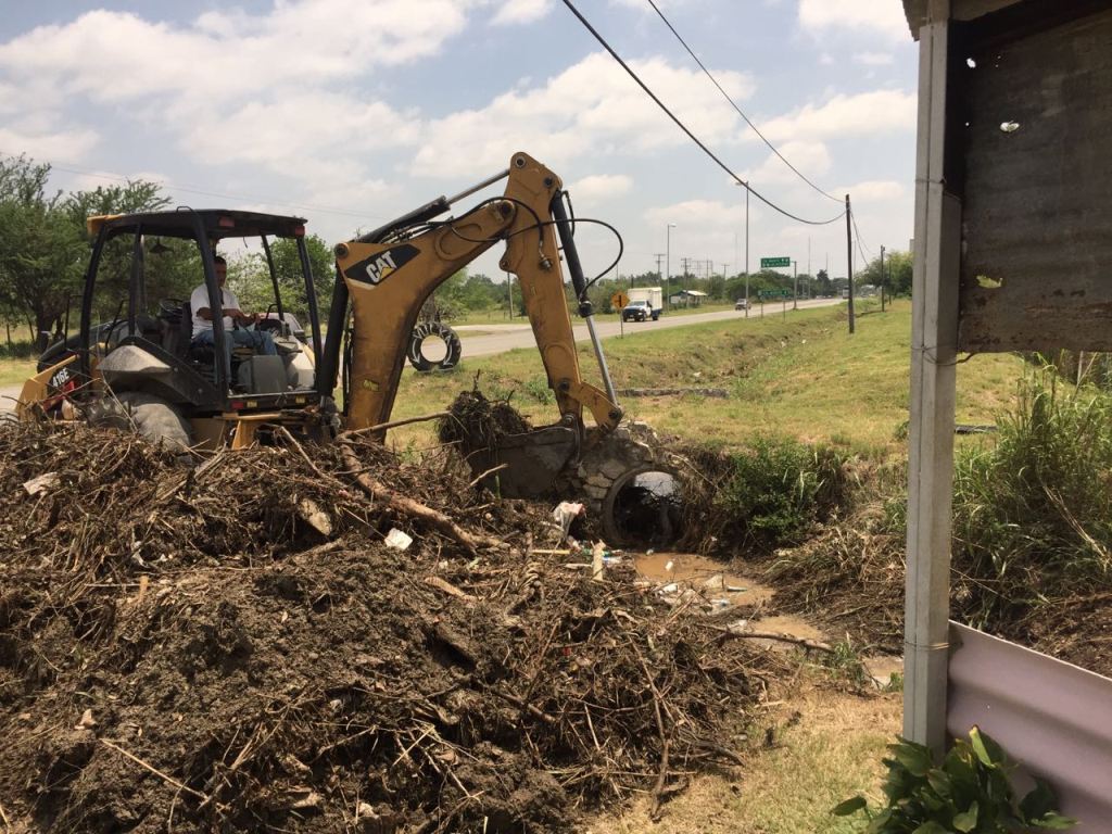Realizan en Mante trabajo permanente de desazolve de drenes