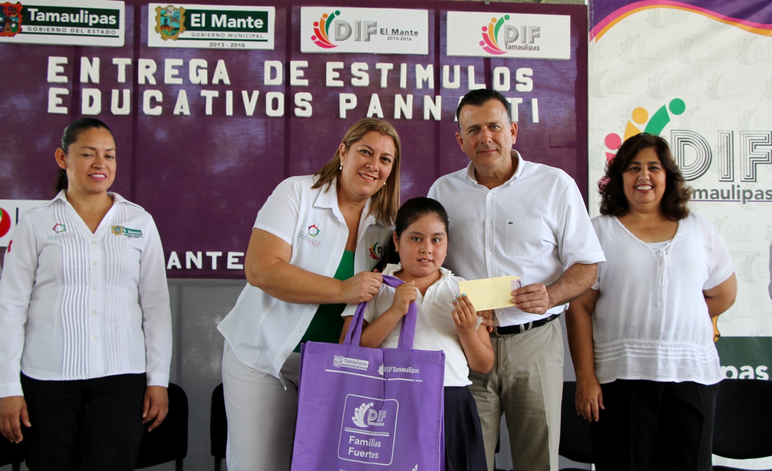 Entregan Pablo y Verónica estímulos educativos de Pannarti