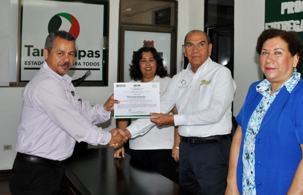 Distinguen a Escuelas de Calidad con más de 10 años de permanencia