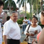 Da bienvenida Gustavo Torres a turistas que nos visitan en este periodo vacacional de verano