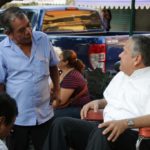 Da bienvenida Gustavo Torres a turistas que nos visitan en este periodo vacacional de verano