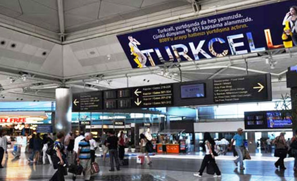 Impiden a funcionarios públicos de Turquía viajar al extranjero