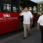 Da bienvenida Gustavo Torres a turistas que nos visitan en este periodo vacacional de verano