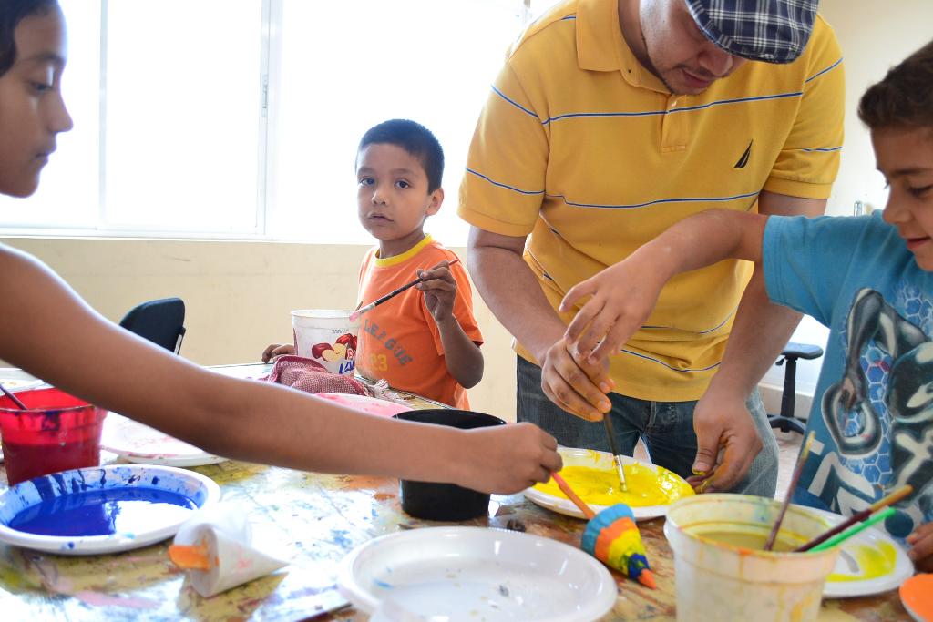Trabaja Gustavo Torres en la formación integral cultural de la sociedad