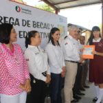 Entrega alcalde JLHC 6.4 MDP en becas y estímulos educativos