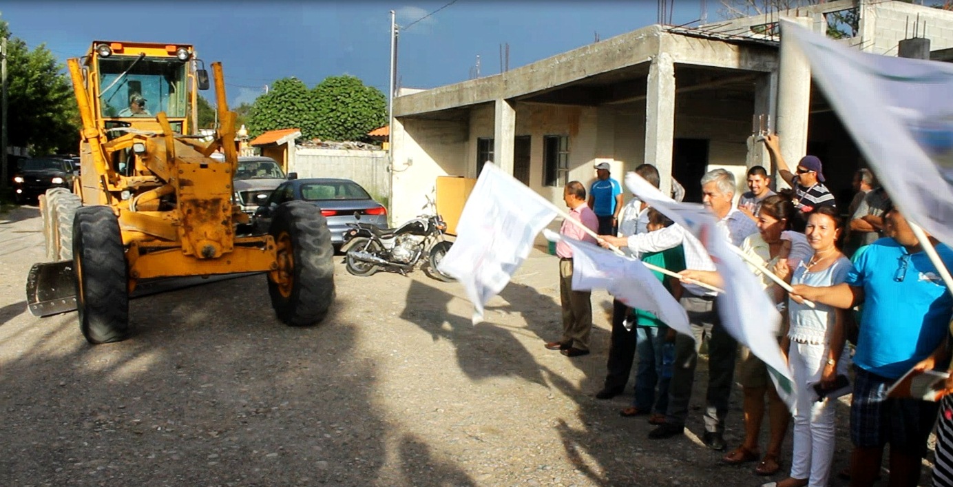 Arranca alcalde pavimentación de calles en la colonia Juan José Tamez