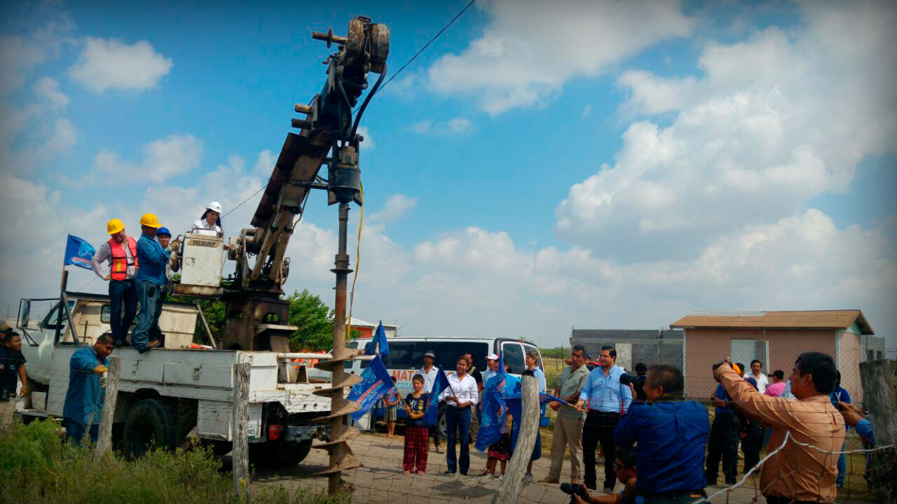 Arranca Lety Salazar construcción de red de electrificación con una inversión superior a los 3 millones de pesos Arranca Lety Salazar construcción de red de electrificación con una inversión superior a los 3 millones de pesos