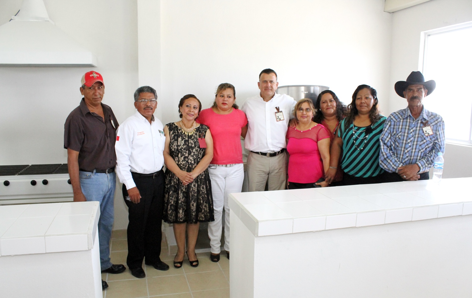 Entrega Pablo desayunador a la telesecundaria Benito Juárez Entrega Pablo desayunador a la telesecundaria Benito Juárez