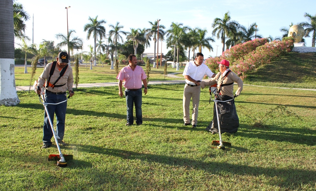 Entregan más equipo a Parques y jardines Entregan más equipo a Parques y jardines