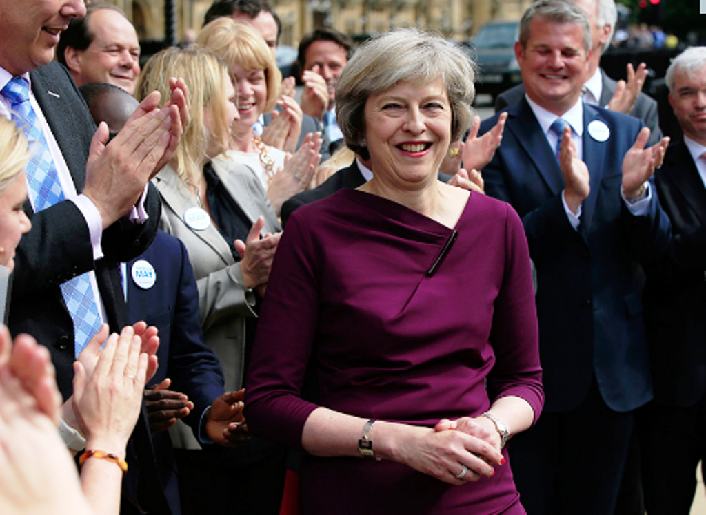 Primer ministro británico confirma a Theresa May como sucesora