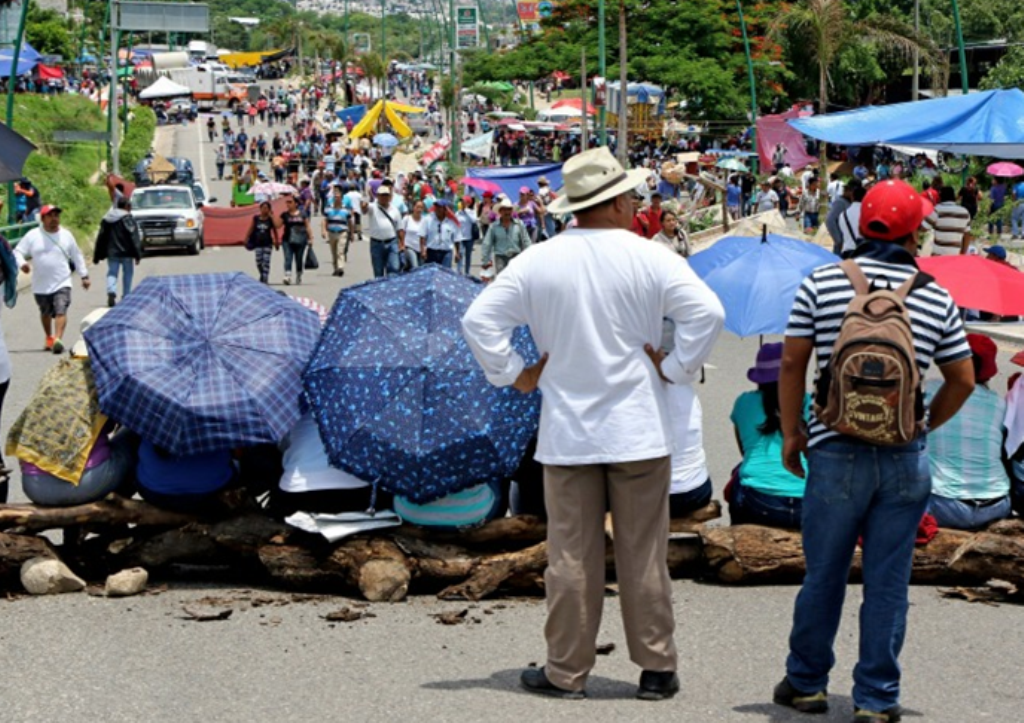 Reactiva la CNTE 10 bloqueos en Chiapas