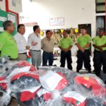 Entrega Municipio uniformes y estímulos a Bomberos