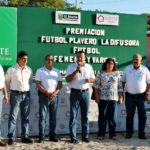 Entrega Pablo premios a ganadores del torneo de fútbol playero