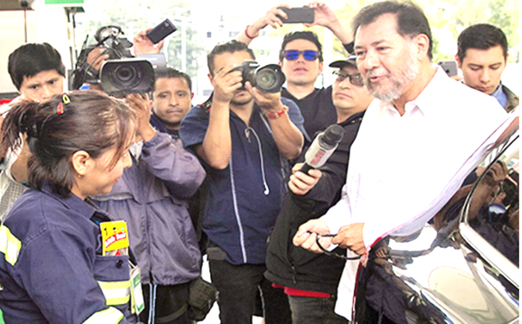 Se rebela y no paga impuesto a gasolina