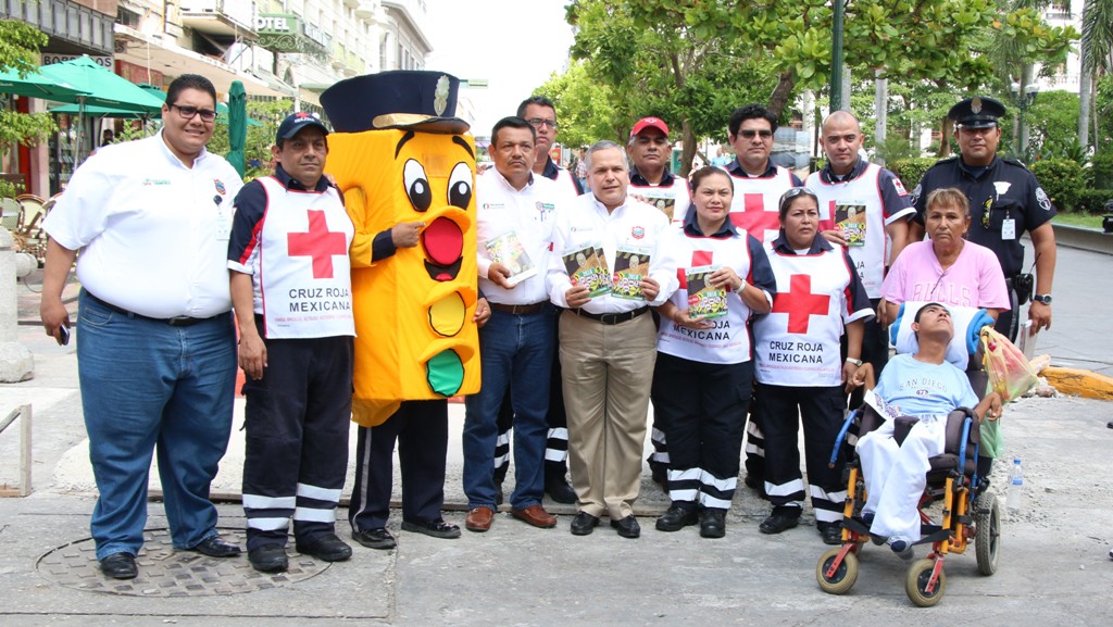 Encabeza Gustavo Torres campaña de concientización vial en zona centro de Tampico
