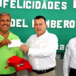 Entrega Municipio uniformes y estímulos a Bomberos