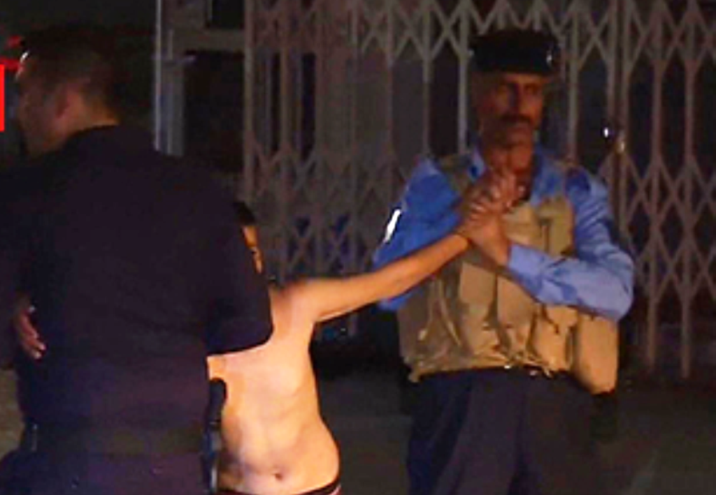 Policía iraquí detiene a niño kamikaze antes de inmolarse Policía iraquí detiene a niño kamikaze antes de inmolarse