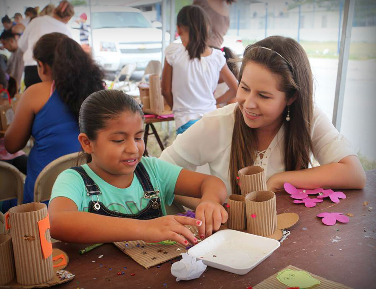 Consolida Lizzy Salazar a más familias a través de los servicios gratuitos del DIF Matamoros