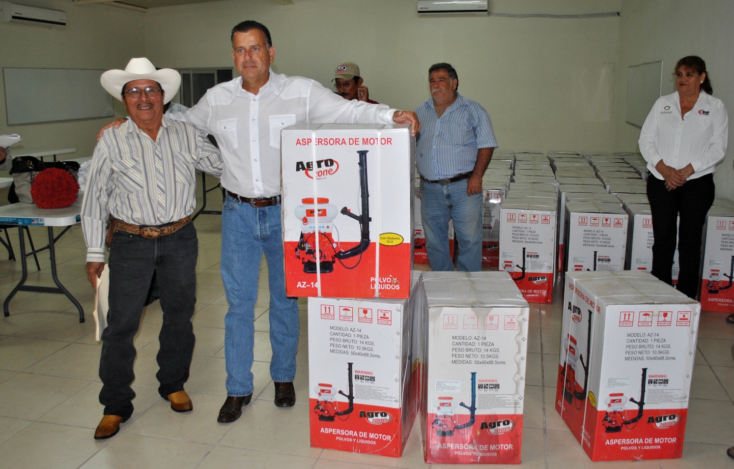 Gestiona Alcalde dotación de aspersoras a productores Gestiona Alcalde dotación de aspersoras a productores
