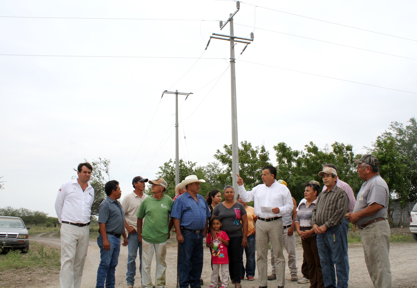 Obra de electrificación en Nueva Apolonia brinda seguridad a las familias Obra de electrificación en Nueva Apolonia brinda seguridad a las familias