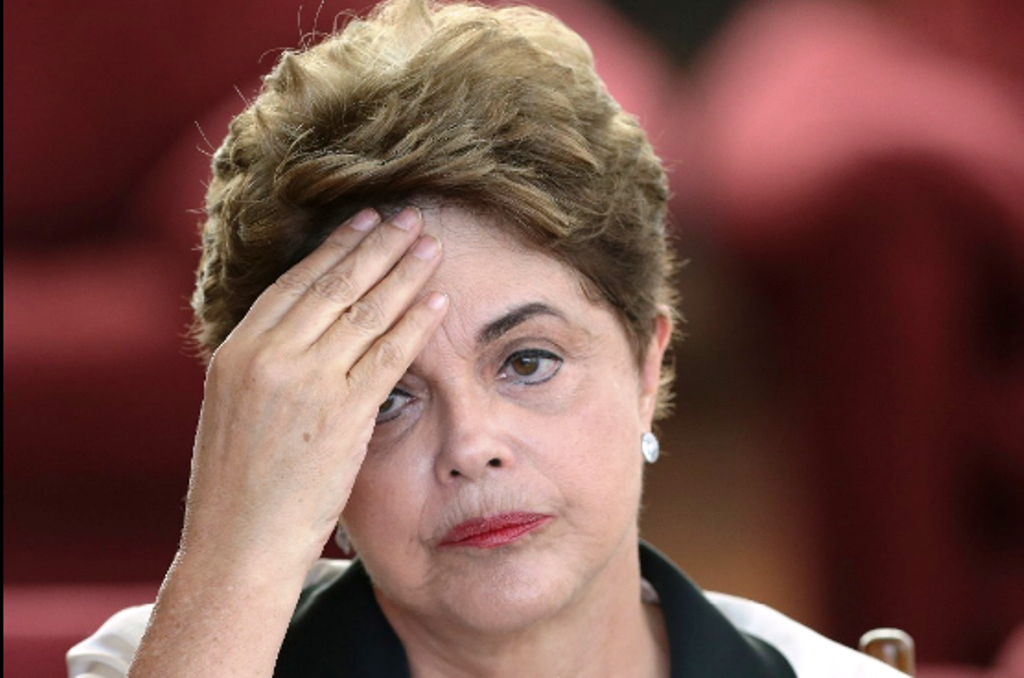 Rousseff se muda de su residencia oficial de Brasilia