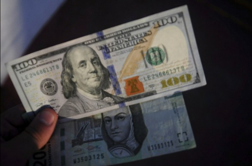 El dólar, imparable; se vende a $20.27 en bancos