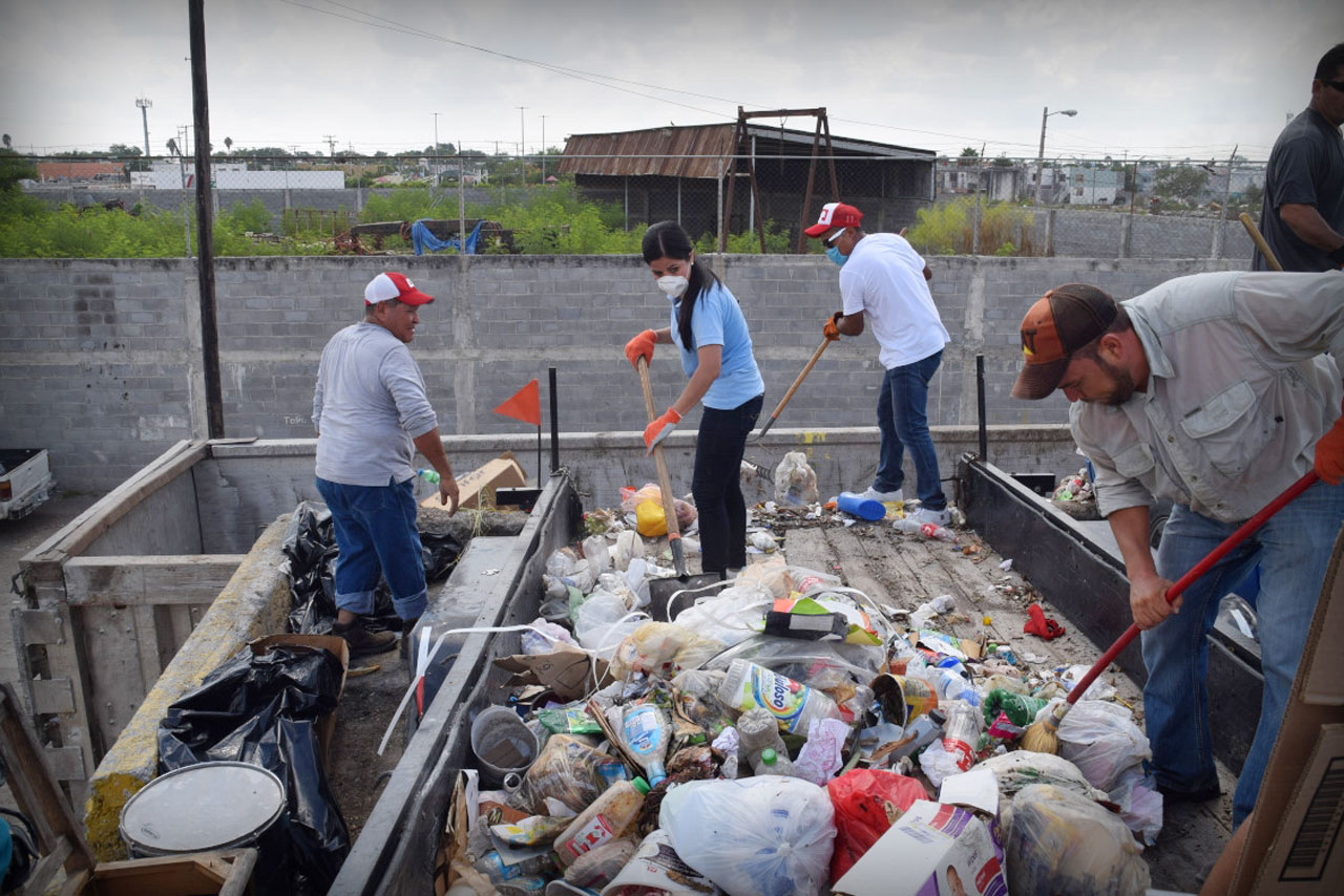 Dirige Lety Salazar intensiva faena de limpieza en Hacienda Los Portales y el Centro “La Copa”