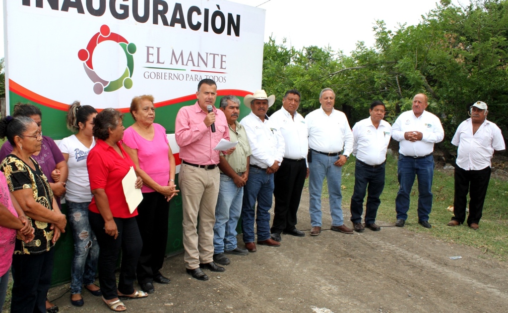 Entrega Alcalde obra de ampliación de red eléctrica en El Triunfo Dos