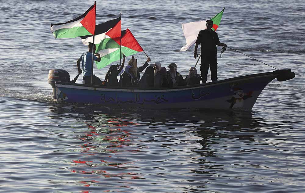 Israel expulsará a las 13 tripulantes de un barco con ayuda que pretendía llegar a Gaza