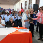 Acude Magdalena Peraza al 80 aniversario de la primaria Mártires de la Revolución