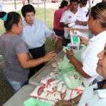 Entrega Magdalena Peraza apoyos a familias de la colonia Revolución Verde afectadas por la pasada contingencia