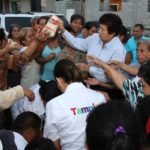 Entrega Magdalena Peraza apoyos a familias de la colonia Revolución Verde afectadas por la pasada contingencia