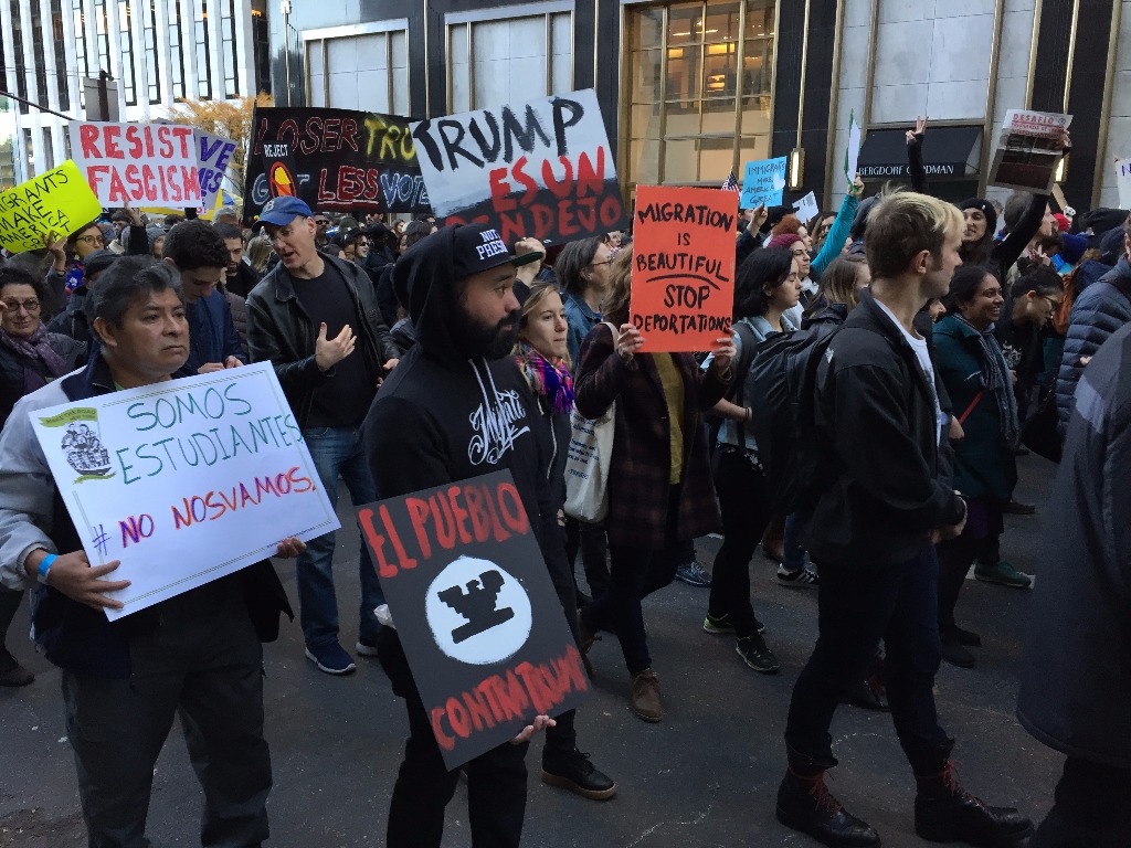 Renuncia Trump a salario; cobrará 1 dólar al año