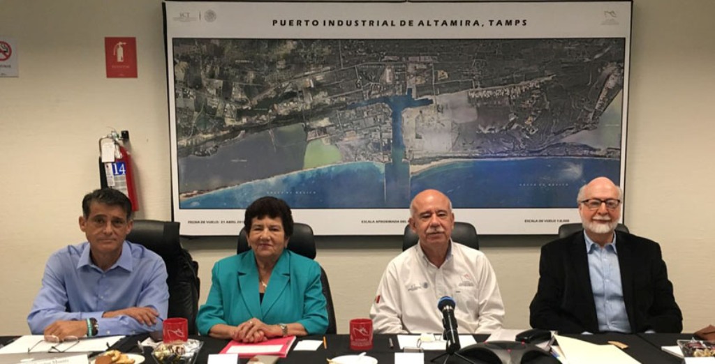 Avanza proyecto de reconversión del puerto, aseguró Magdalena Peraza tras reunirse con autoridades de la API