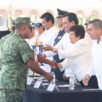 Alcaldesa acompaña al Gobernador en celebración del día de la Armada