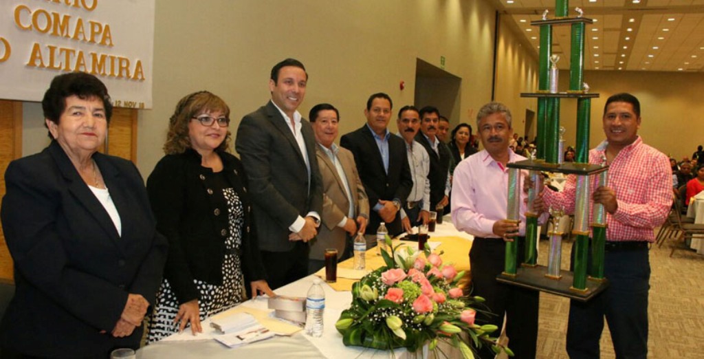 Magdalena Peraza asiste al 71 aniversario del Sindicato de COMAPA