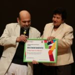 Alcaldesa rinde homenaje a Édgar Vivar en Festival de Cine