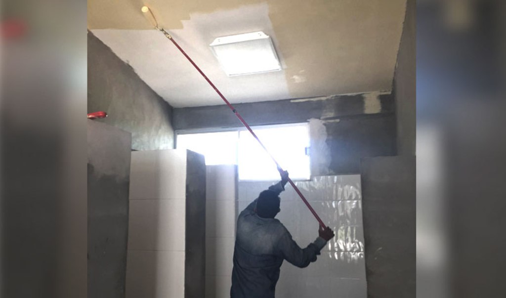 Rehabilita obras públicas instalaciones sanitarias escolares