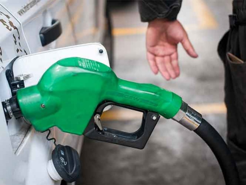 ¡Qué no te agarren en curva! Prepárate para los gasolinazos de 2017 ¡Qué no te agarren en curva! Prepárate para los gasolinazos de 2017