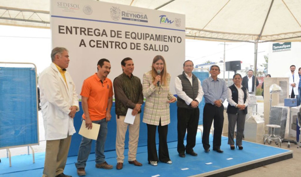 Entrega Maki Ortíz equipamiento médico a centro de salud Entrega Maki Ortíz equipamiento médico a centro de salud