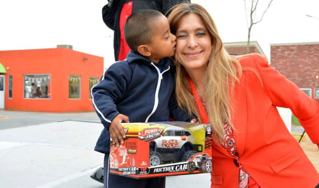 Festeja Maki con posada y regalos a niños de casas hogar