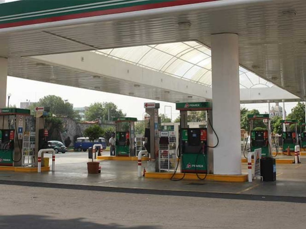 Desabasto de gasolina paraliza a Michoacán