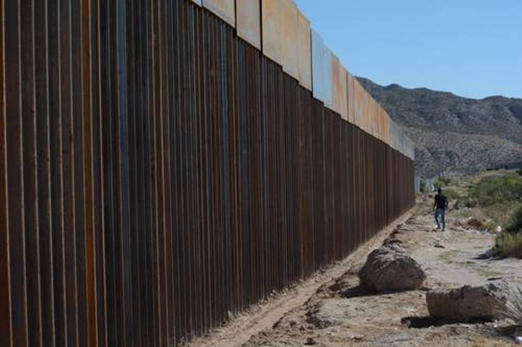 Casi listo, muro de EU aledaño a colonia de Ciudad Juárez