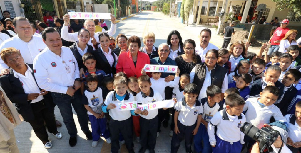 Alcaldesa inaugura la pavimentación de calles Trueno y Granado en colonia Jardines del Champayán