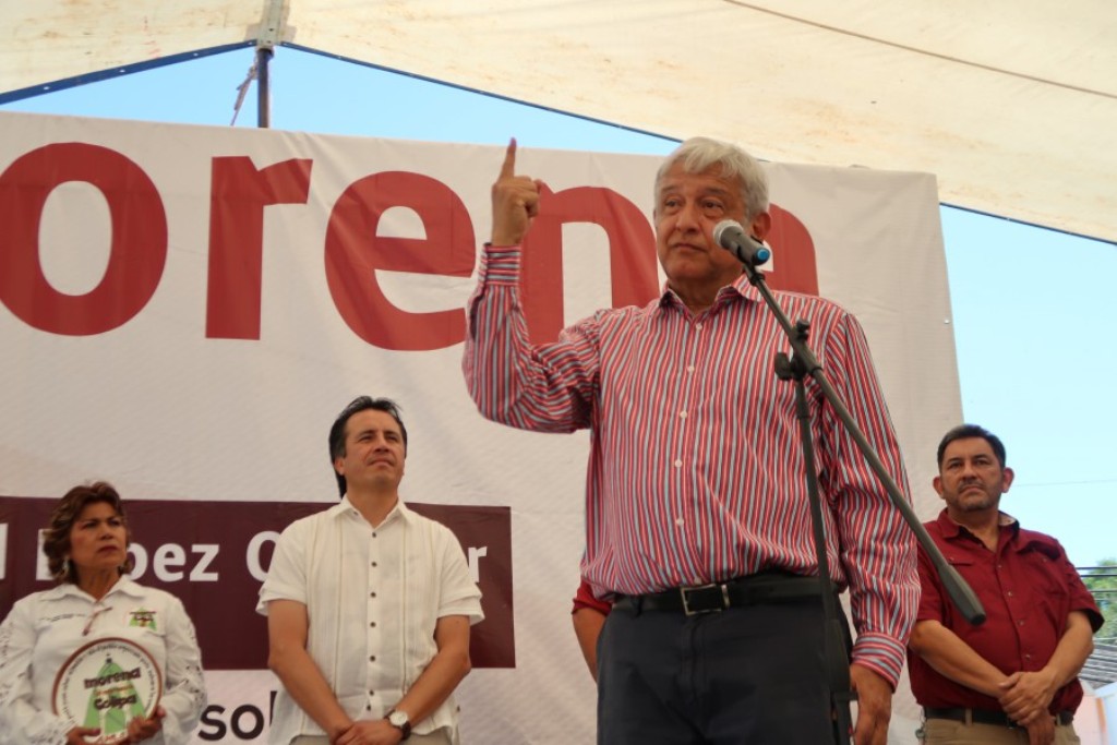 Yunes se dedica a dar ‘cinito’ al enseñar la nueva casa de Duarte, expresa López Obrador